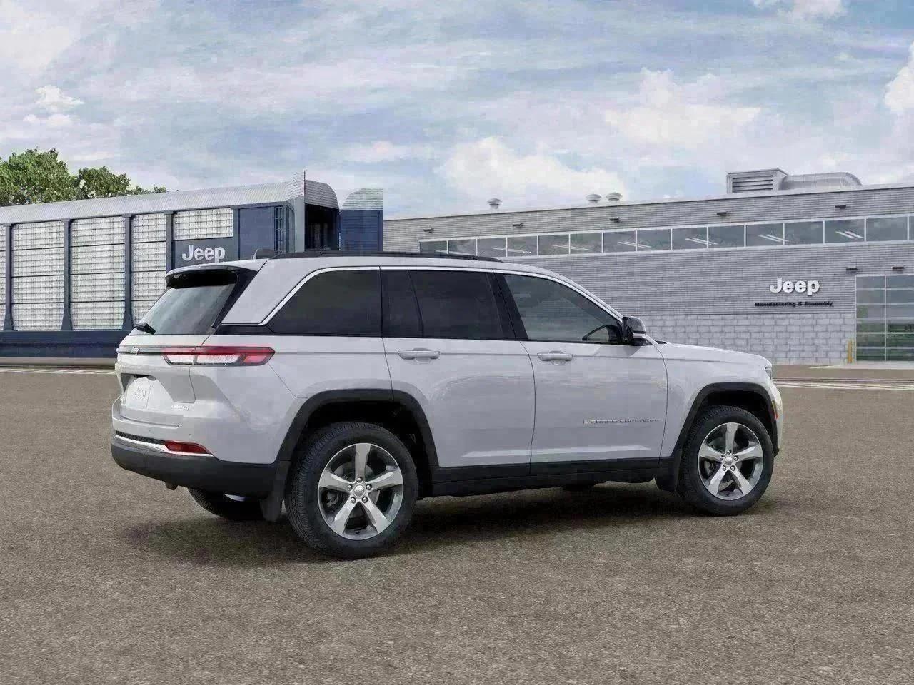 New 2026 Bright White Clear-Coat Exterior Paint Jeep Limited image 4
