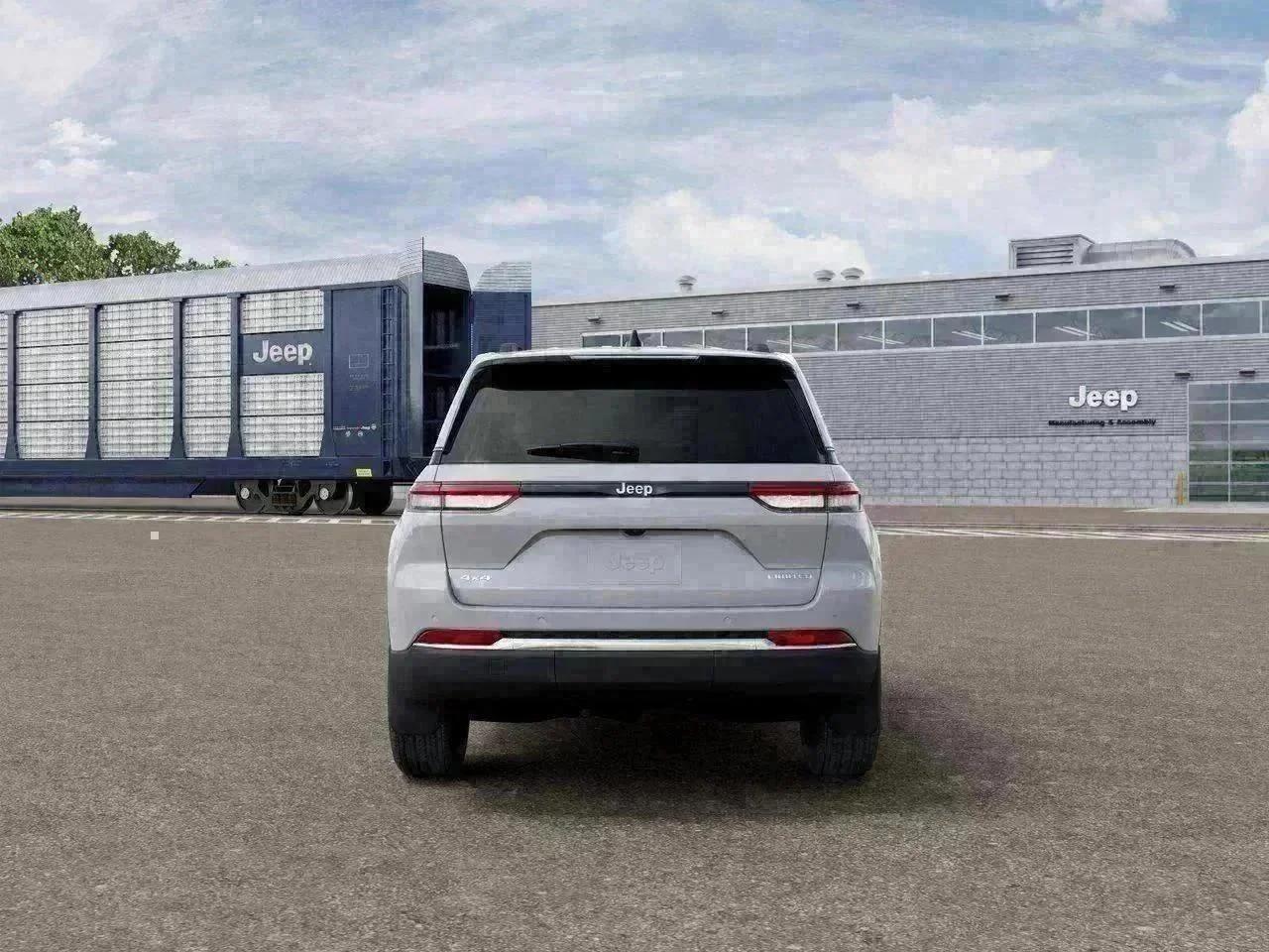 New 2026 Bright White Clear-Coat Exterior Paint Jeep Limited image 7