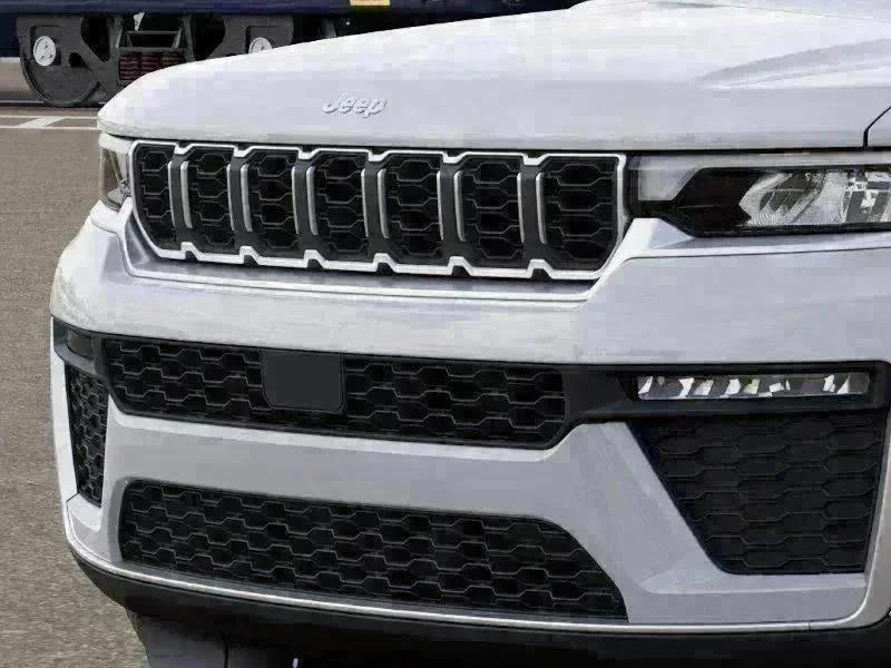 New 2026 Bright White Clear-Coat Exterior Paint Jeep Limited image 11