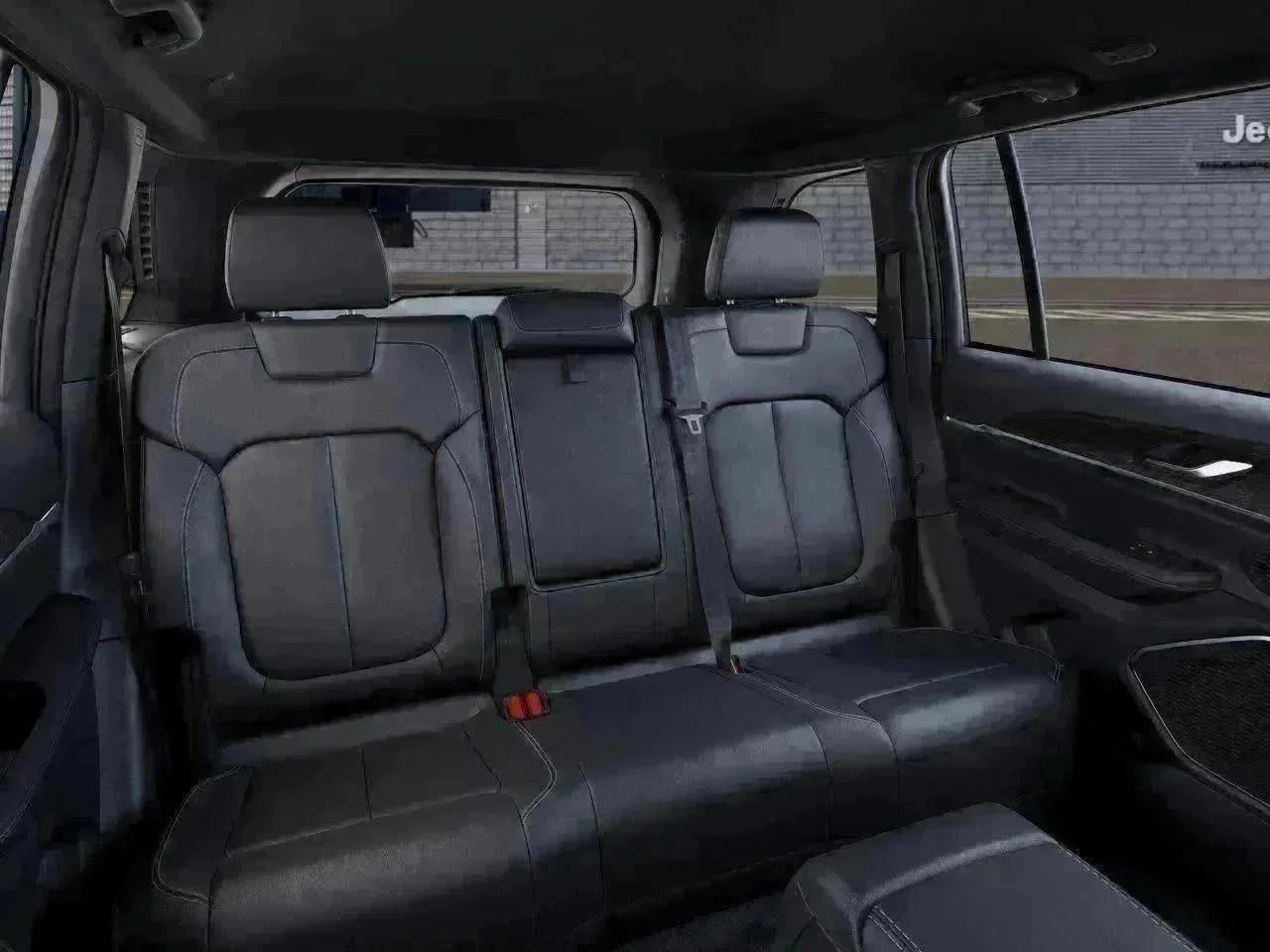 New 2026 Bright White Clear-Coat Exterior Paint Jeep Limited image 15