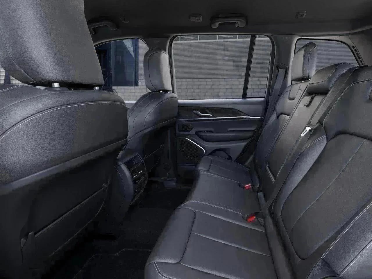 New 2026 Bright White Clear-Coat Exterior Paint Jeep Limited image 23