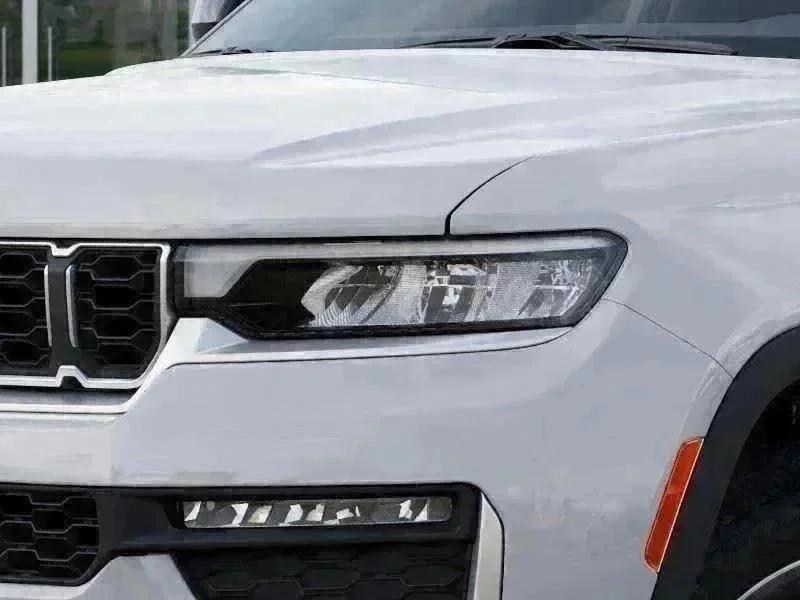 New 2026 Bright White Clear-Coat Exterior Paint Jeep Limited image 36