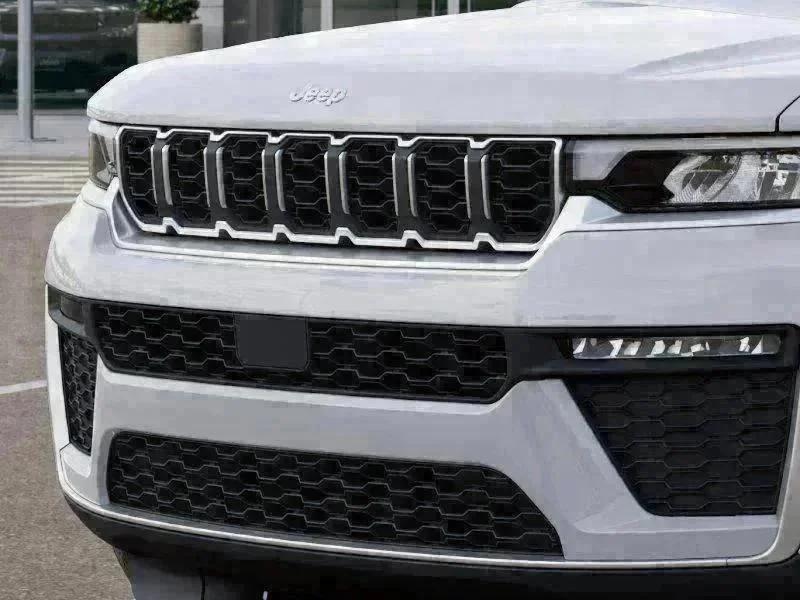 New 2026 Bright White Clear-Coat Exterior Paint Jeep Limited image 37