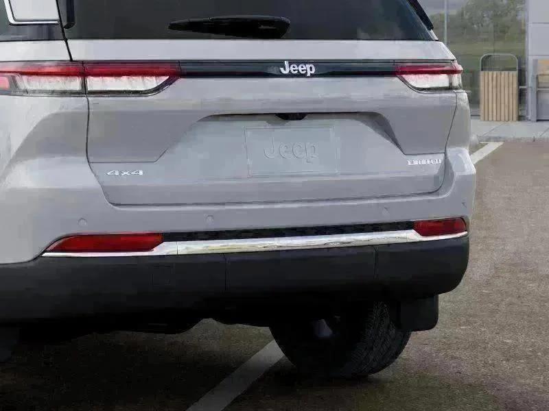 New 2026 Bright White Clear-Coat Exterior Paint Jeep Limited image 39