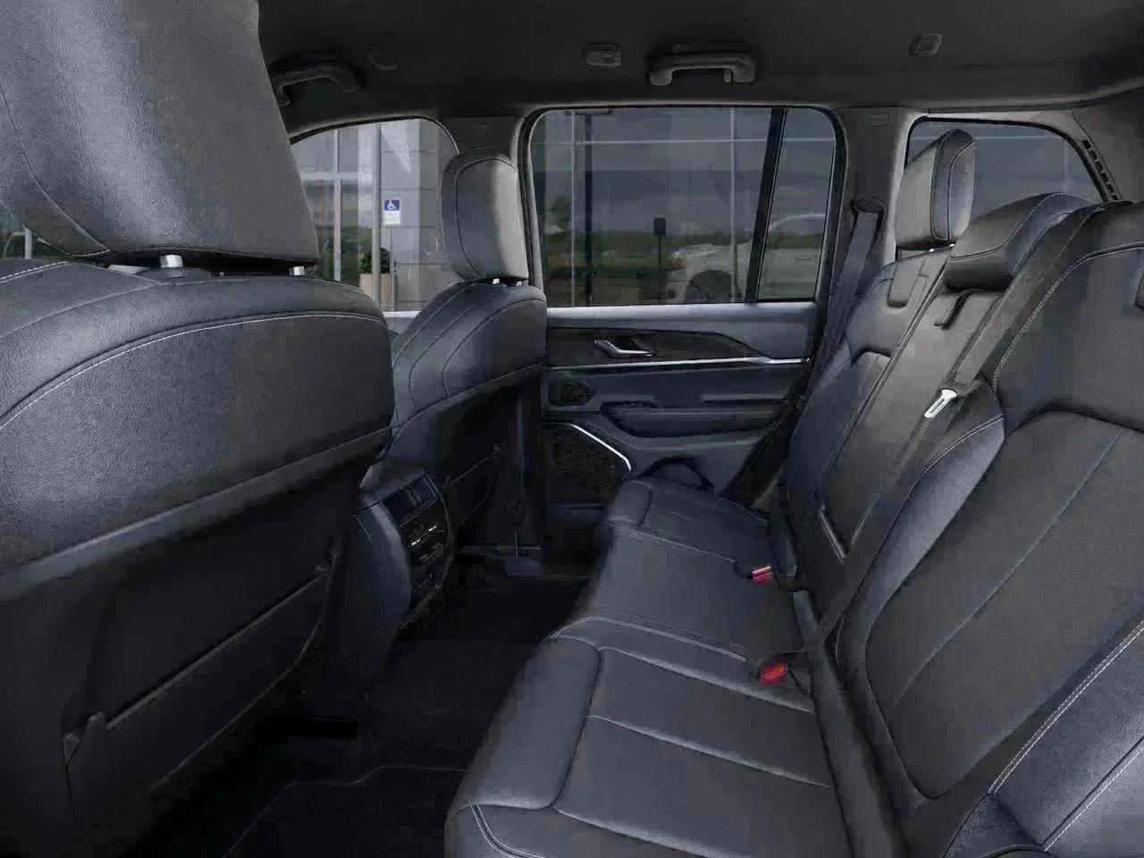 New 2026 Bright White Clear-Coat Exterior Paint Jeep Limited image 49