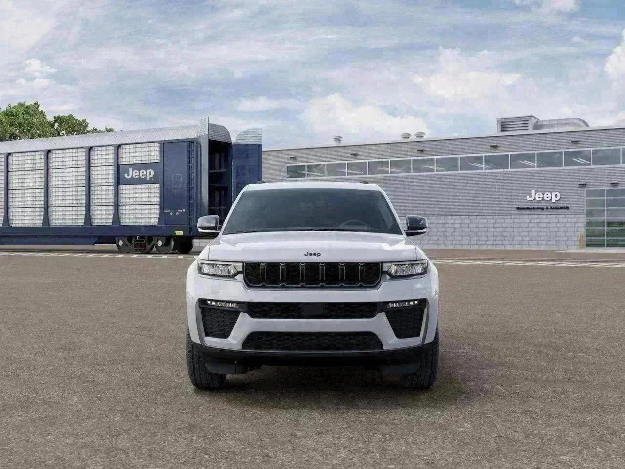 New 2026 Bright White Clear-Coat Exterior Paint Jeep Limited image 32