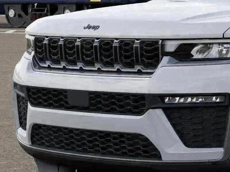 New 2026 Bright White Clear-Coat Exterior Paint Jeep Limited image 37