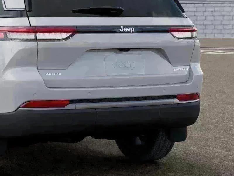 New 2026 Bright White Clear-Coat Exterior Paint Jeep Limited image 39