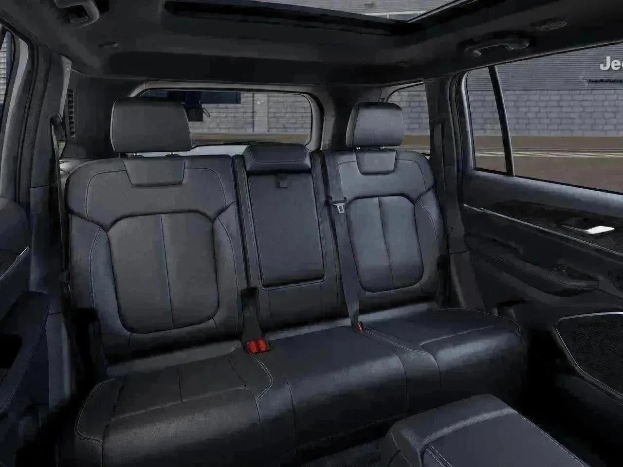 New 2026 Bright White Clear-Coat Exterior Paint Jeep Limited image 41