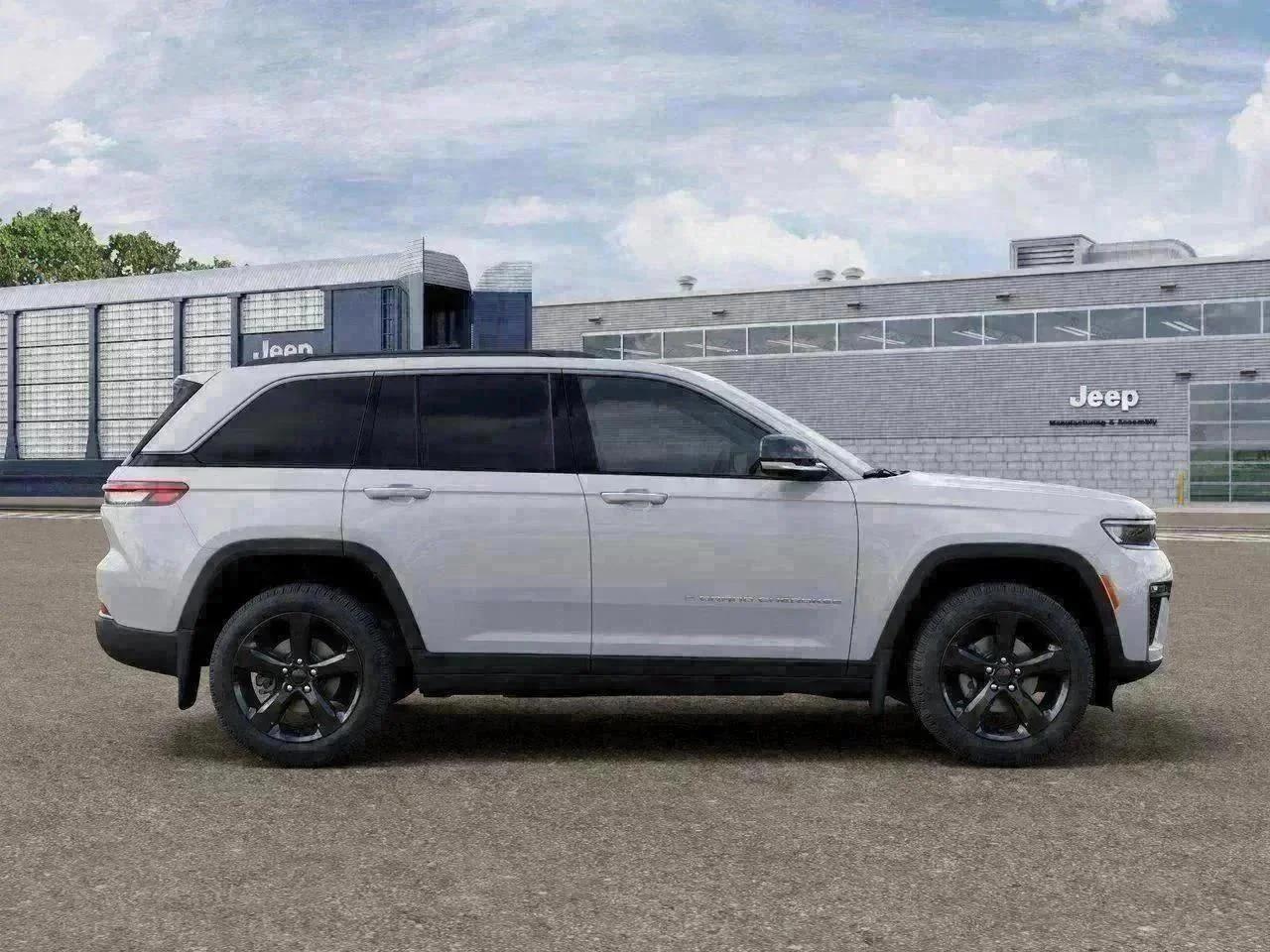 New 2026 Bright White Clear-Coat Exterior Paint Jeep Limited image 47