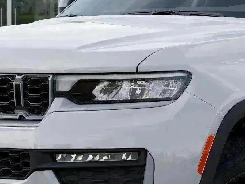New 2026 Bright White Clear-Coat Exterior Paint Jeep Limited image 10