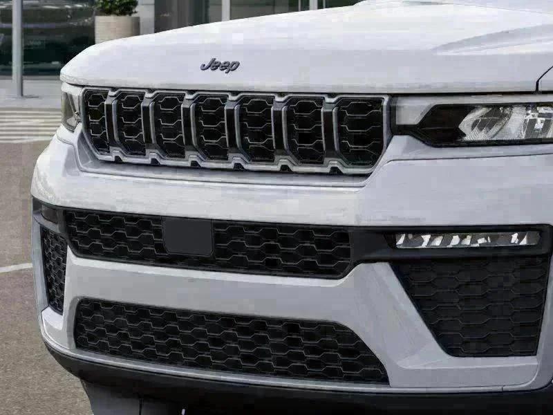 New 2026 Bright White Clear-Coat Exterior Paint Jeep Limited image 11