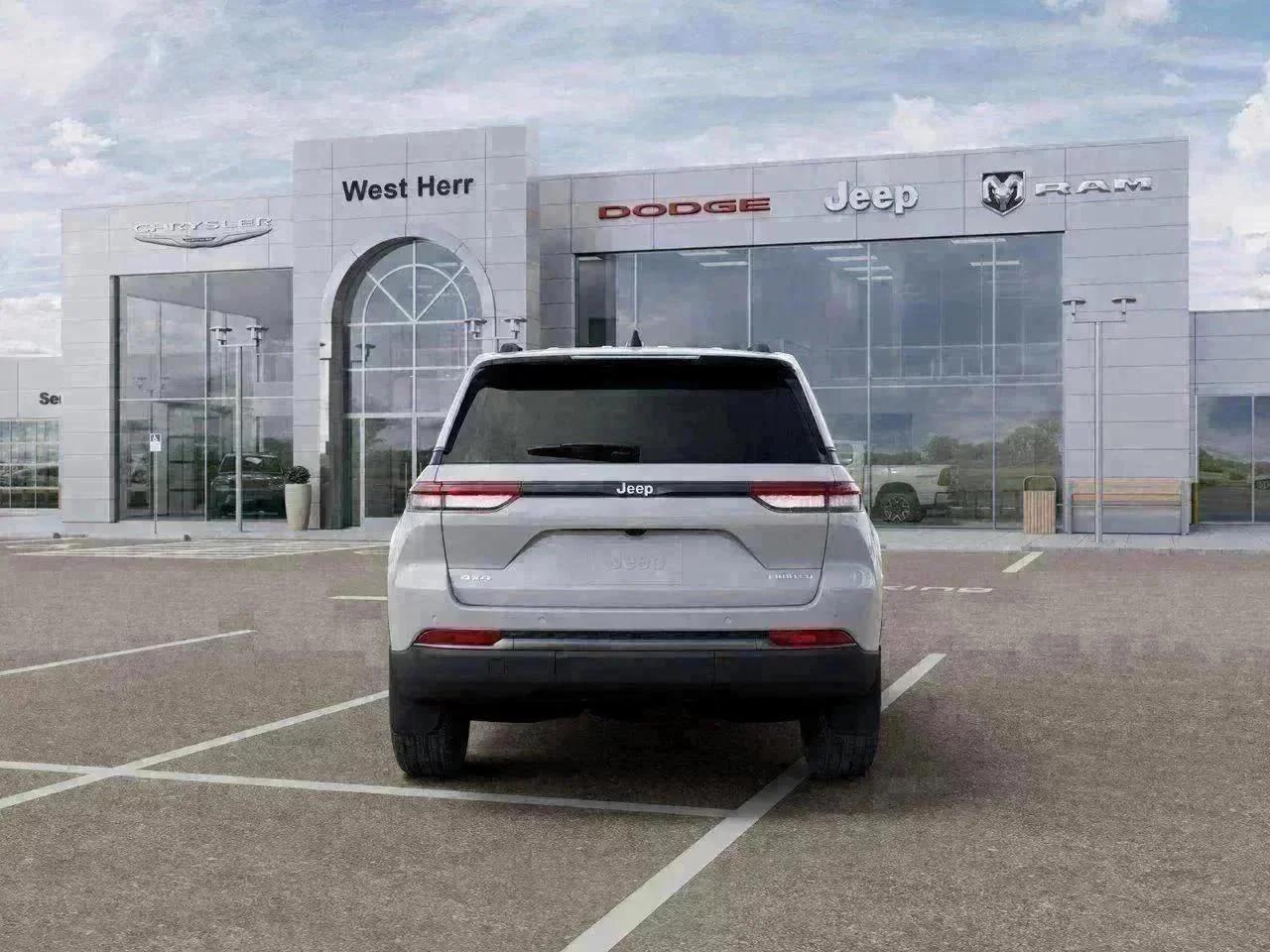 New 2026 Bright White Clear-Coat Exterior Paint Jeep Limited image 33