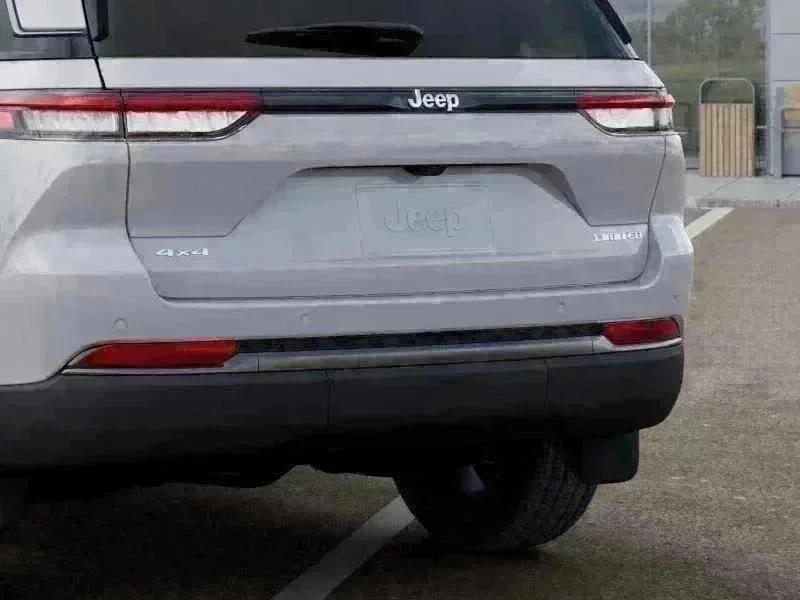 New 2026 Bright White Clear-Coat Exterior Paint Jeep Limited image 39