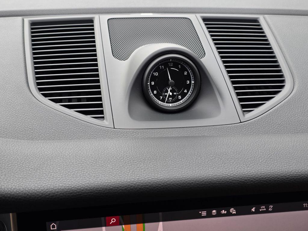 2026 Porsche Macan Base - Photo 22