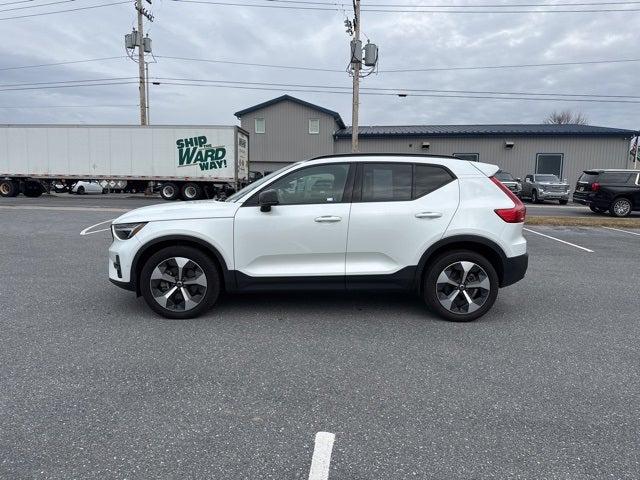 2023 Volvo XC40 B5 Plus Dark Theme