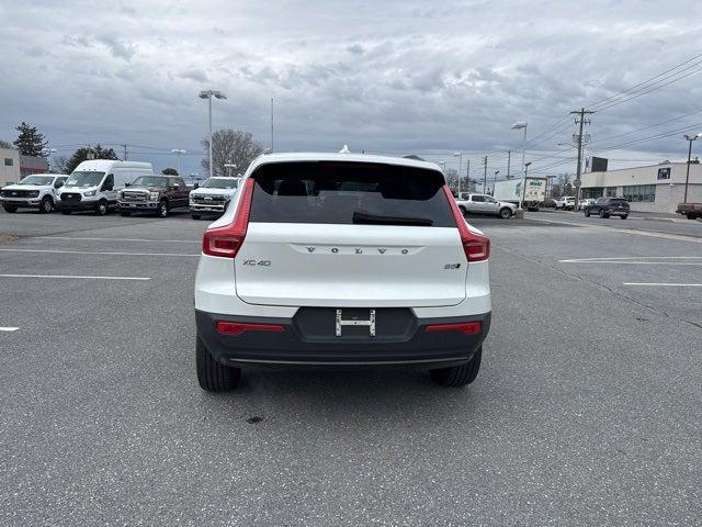 2023 Volvo XC40 B5 Plus Dark Theme