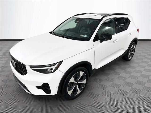 2023 Volvo XC40 B5 Plus Dark Theme 2023 Volvo XC40 B5 Plus Dark Theme