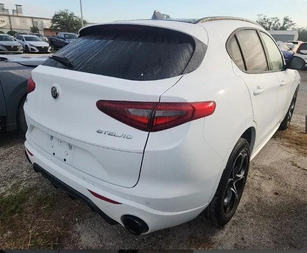 2023 Alfa Romeo Stelvio Veloce AWD