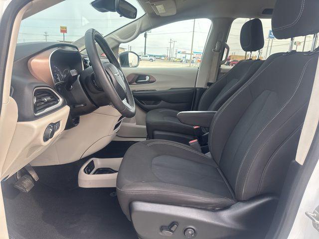 2024 Chrysler Voyager LX