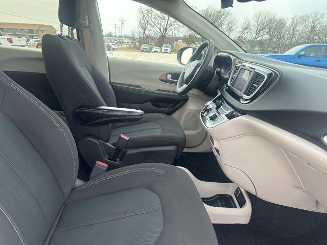 2024 Chrysler Voyager LX