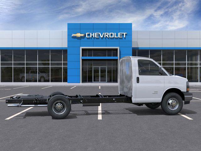 2025 Chevrolet Express Cutaway Work Van