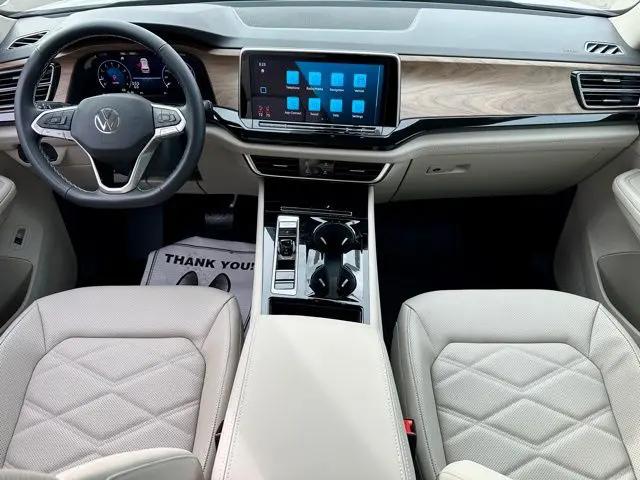 2026 Volkswagen Atlas SE with Technology