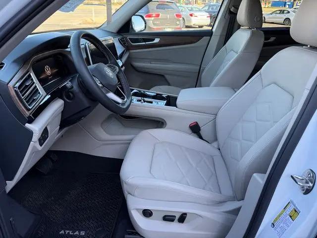2026 Volkswagen Atlas SE with Technology