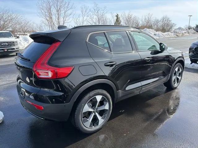 2026 Volvo XC40 Plus, B5 AWD Gas (mild hybrid), Dark