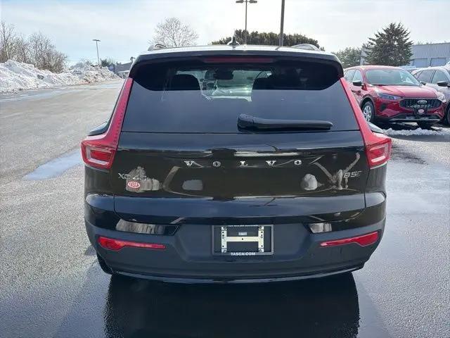 2026 Volvo XC40 Plus, B5 AWD Gas (mild hybrid), Dark