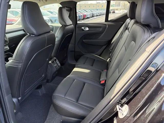2026 Volvo XC40 Plus, B5 AWD Gas (mild hybrid), Dark