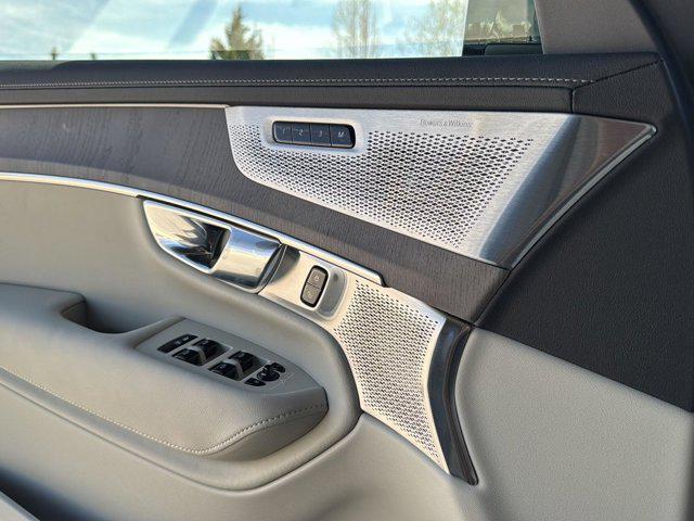 2026 Volvo XC90 Plug-In Hybrid Ultra Dark Theme, T8 AWD, Electric/Gasoline, 7 Seats