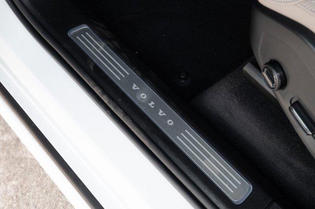 2026 Volvo XC90 Plug-In Hybrid Ultra, T8 AWD, Electric/Gasoline, Bright, 7 Seats