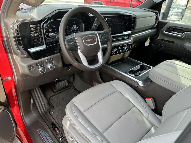 2025 GMC Sierra 2500HD 4WD Crew Cab Standard Bed SLT