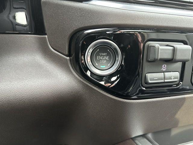 2025 GMC Sierra 2500HD 4WD Crew Cab Standard Bed SLT