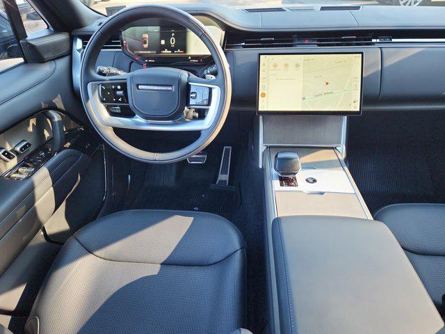2026 Land Rover Range Rover P615 SV