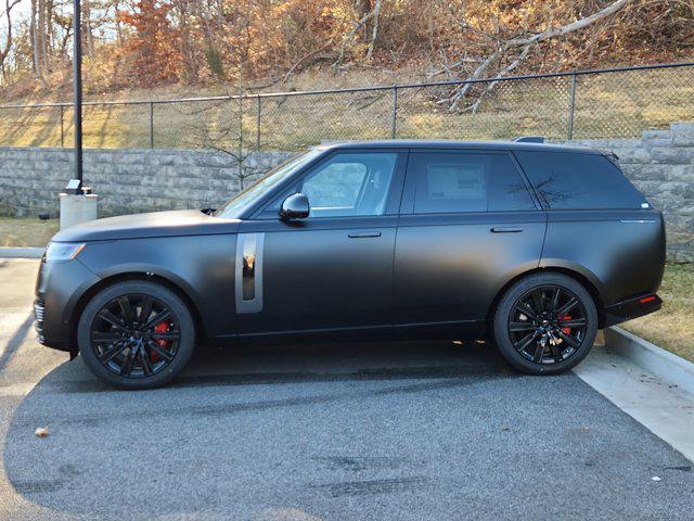 2026 Land Rover Range Rover P615 SV