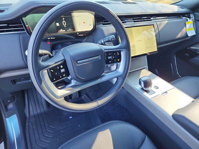 2026 Land Rover Range Rover P615 SV