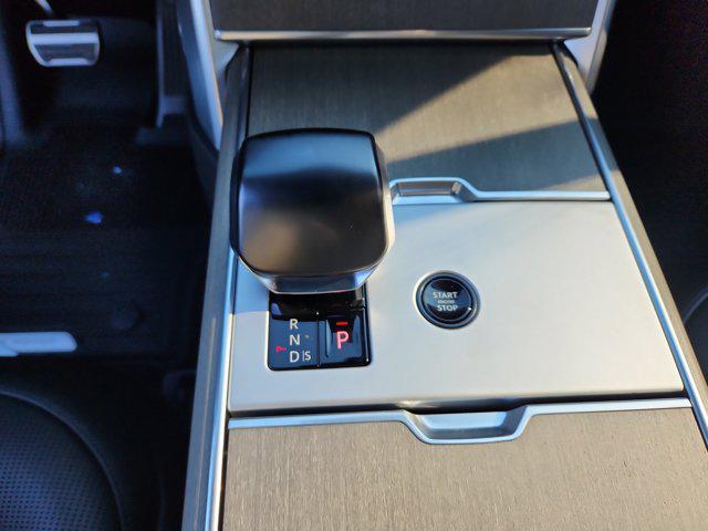 2026 Land Rover Range Rover P615 SV