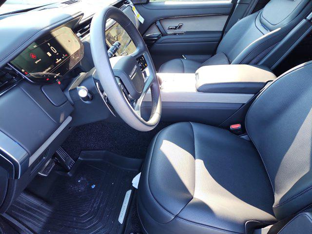 2026 Land Rover Range Rover P615 SV