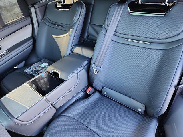 2026 Land Rover Range Rover P615 SV