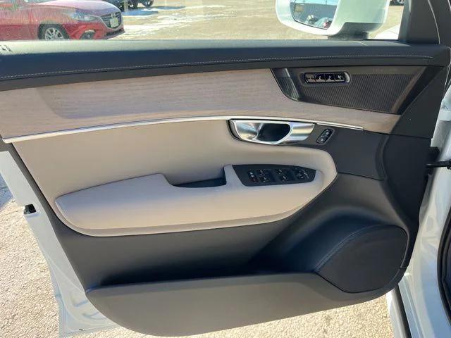 2026 Volvo XC90 Plus, B6 AWD Gas (mild hybrid), Gasoline, Bright, 7 Seats