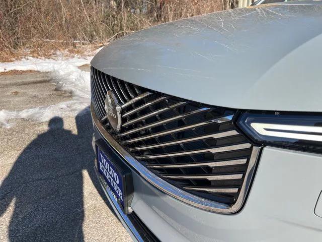 2026 Volvo XC90 Core, B5 AWD Gas (mild hybrid), Gasoline, Bright, 7 Seats