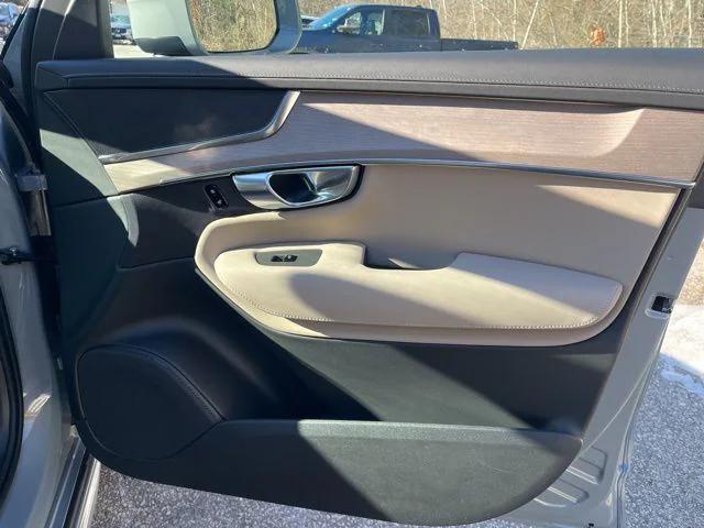 2026 Volvo XC90 Core, B5 AWD Gas (mild hybrid), Gasoline, Bright, 7 Seats