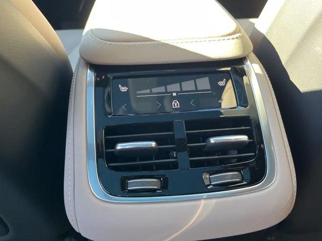 2026 Volvo XC90 Core, B5 AWD Gas (mild hybrid), Gasoline, Bright, 7 Seats