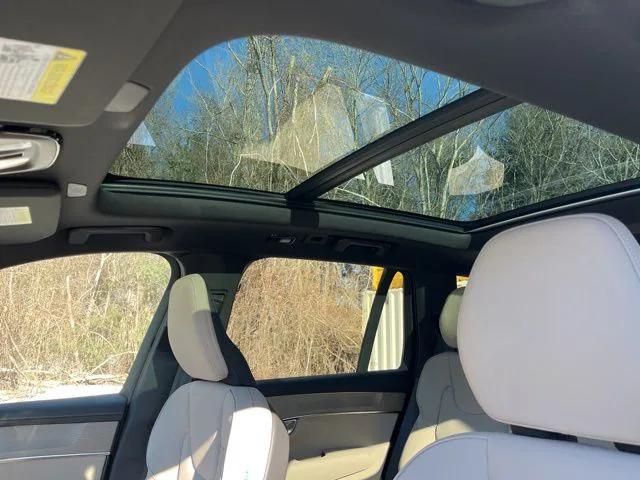 2026 Volvo XC90 Core, B5 AWD Gas (mild hybrid), Gasoline, Bright, 7 Seats