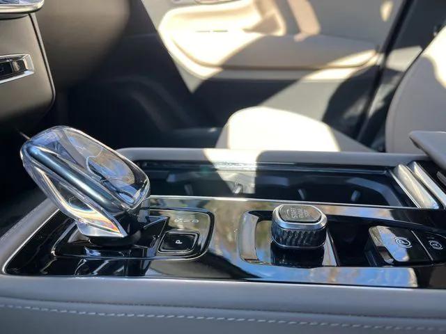 2026 Volvo XC90 Core, B5 AWD Gas (mild hybrid), Gasoline, Bright, 7 Seats