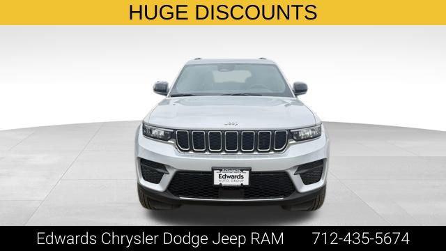 2026 Jeep Grand Cherokee GRAND CHEROKEE LAREDO X 4X4