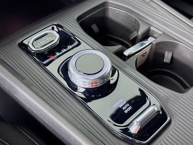 2026 Jeep Cherokee Laredo 4x4