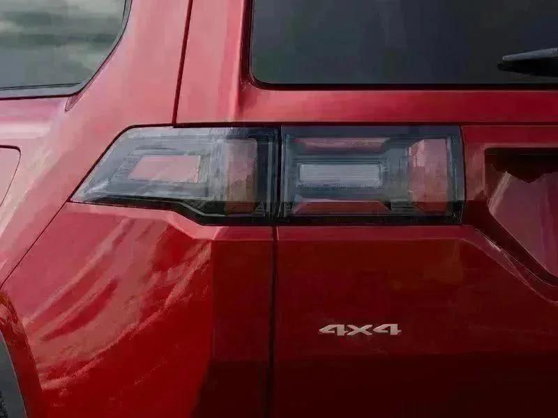 New 2026 Red Hot Pearl-Coat Exterior Paint Jeep Limited image 9